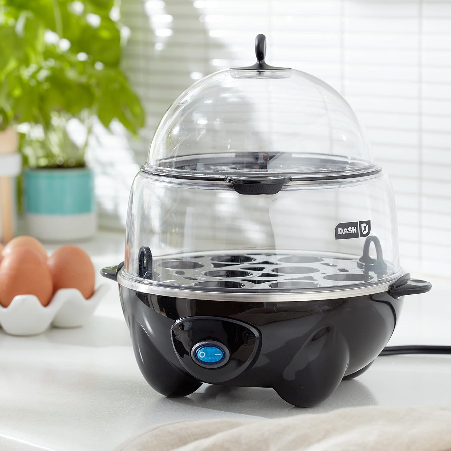 DASH Deluxe Rapid Egg Cooker for Hard Boiled, Poached, Scrambled Eggs, Omelets, Steamed Vegetables, Dumplings & More, 12 Capacity, with Auto Shut off Feature - Black